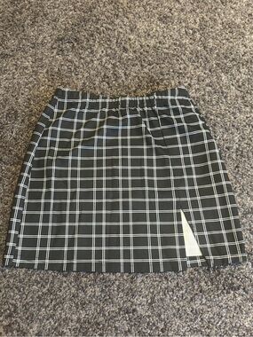 SHEIN Black and White Plaid Mini Skirt with Side Slit